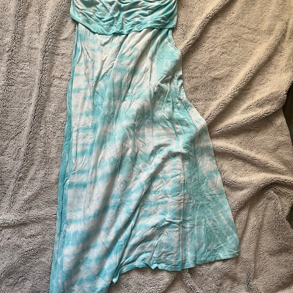 Women’s size large Billabong blue and white tie dye maxi skirt